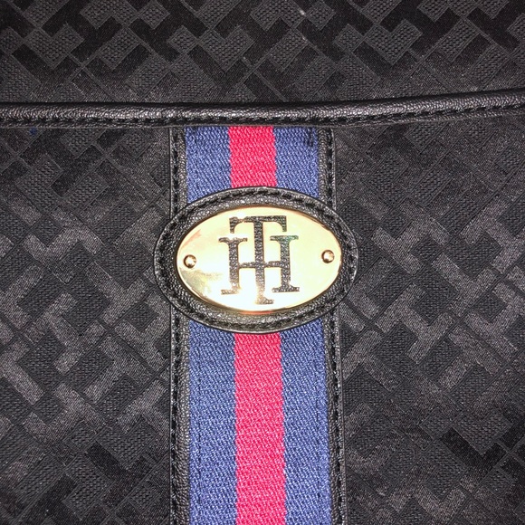 Tommy Hilfiger Purse 👜 - Picture 2 of 3